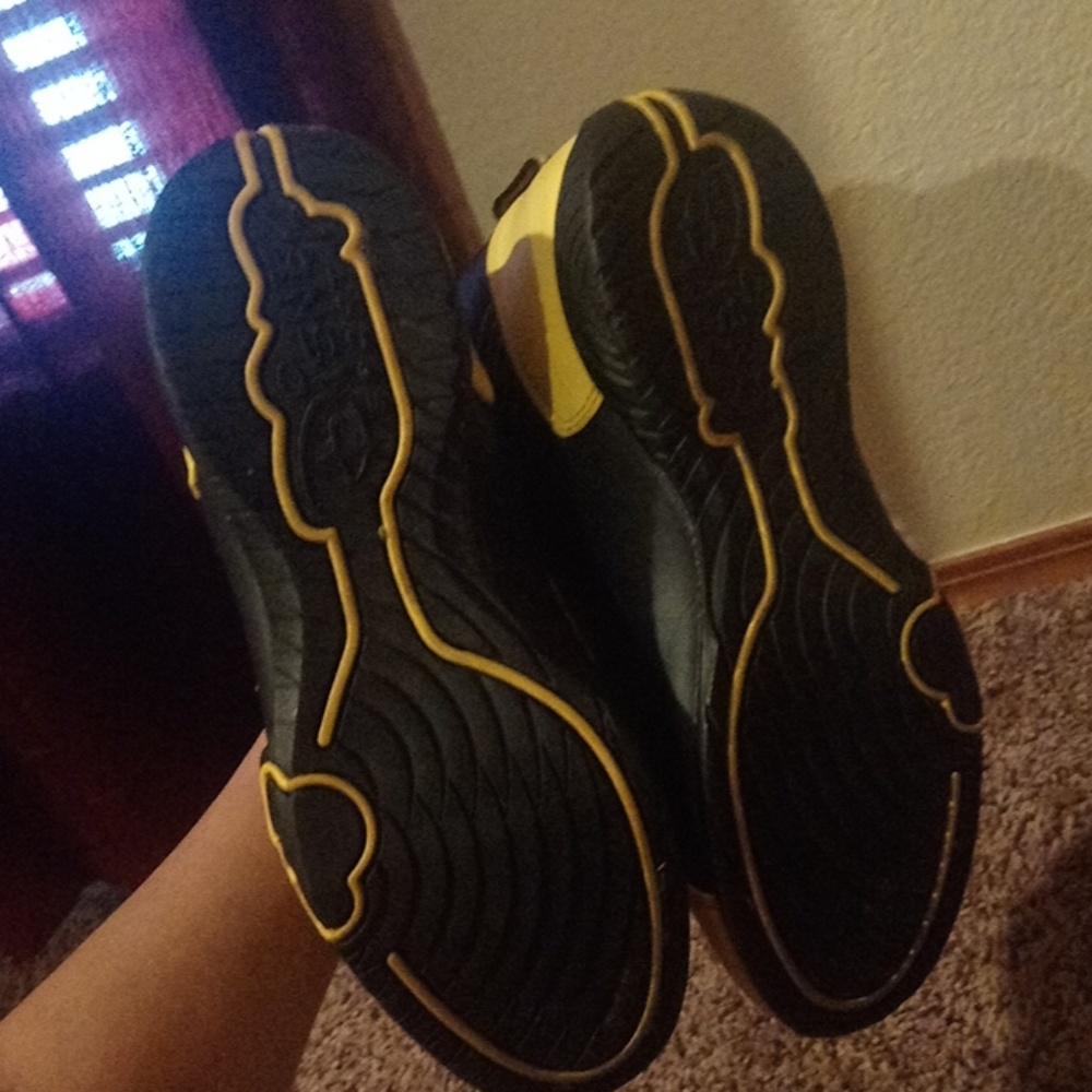 Disney shoes custom made - Picture 3 of 4